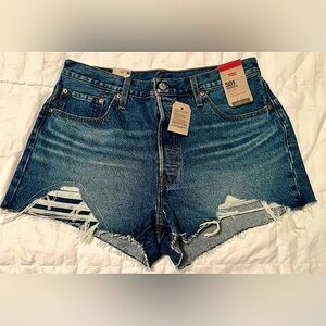 NWT Women’s Levi’s 501 High Rise Cut Off Distressed Denim Jean Shorts Size 33